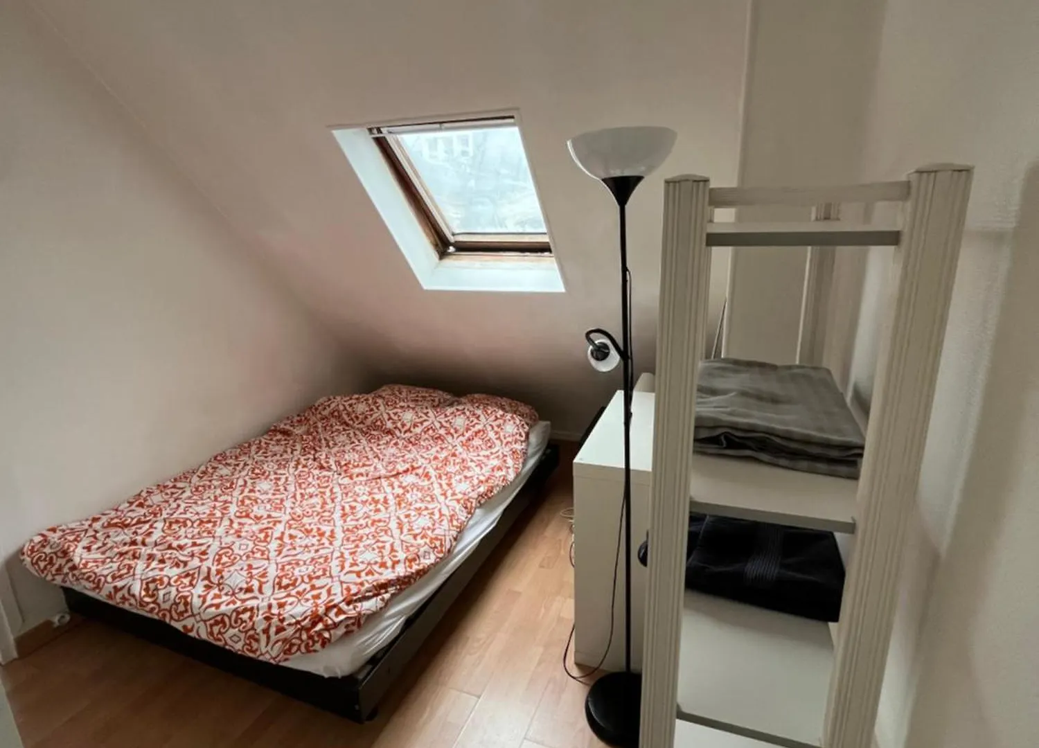 Room In Apartment With View Of The Eiffel Tower Paris France