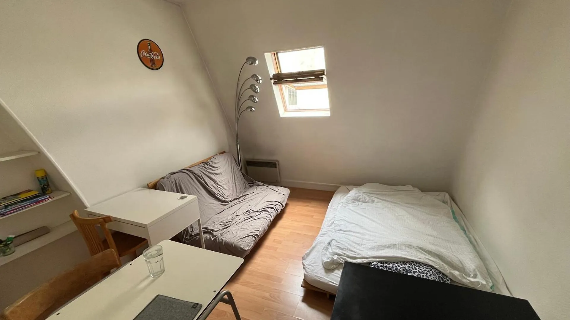 Room In Apartment With View Of The Eiffel Tower Paris